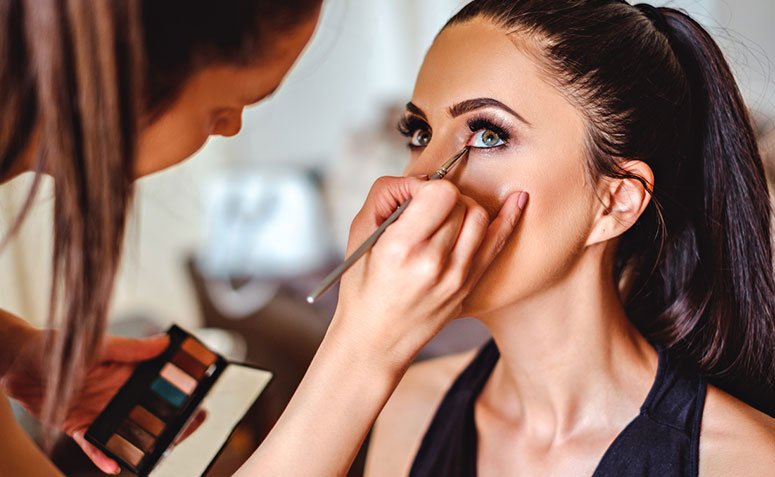 8 trucos de maquillaje para realzar tus ojos