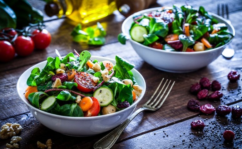 15 recetas de ensaladas verdes para comer bien sin caer en la rutina