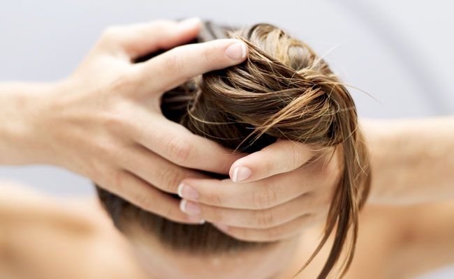 12 consejos y sugerencias para cuidar el cabello graso