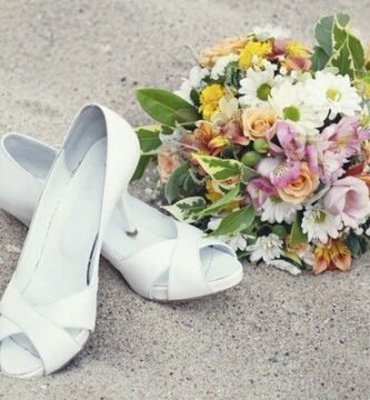 Sandalias de novia para bodas en la playa o en el campo: ¿cómo elegir?
