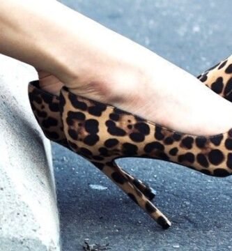 Zapato de leopardo: cómo usar el zapato que transforma tu look
